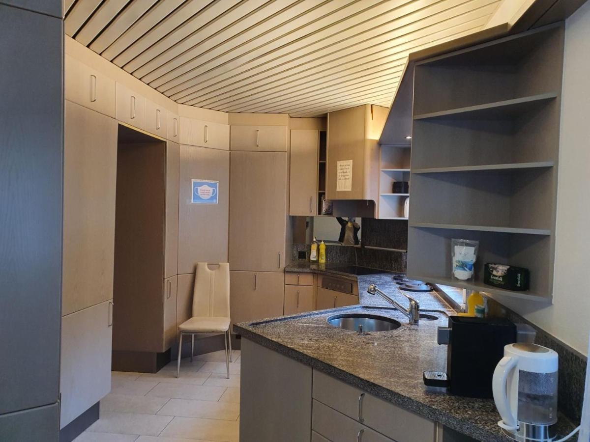 Viktoria Budget Hostel Цюрих Екстериор снимка